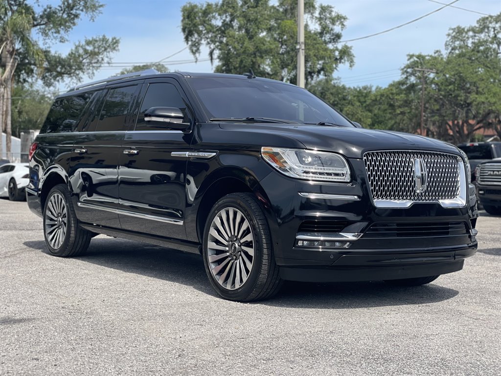 2019 Lincoln Navigator - $39,999