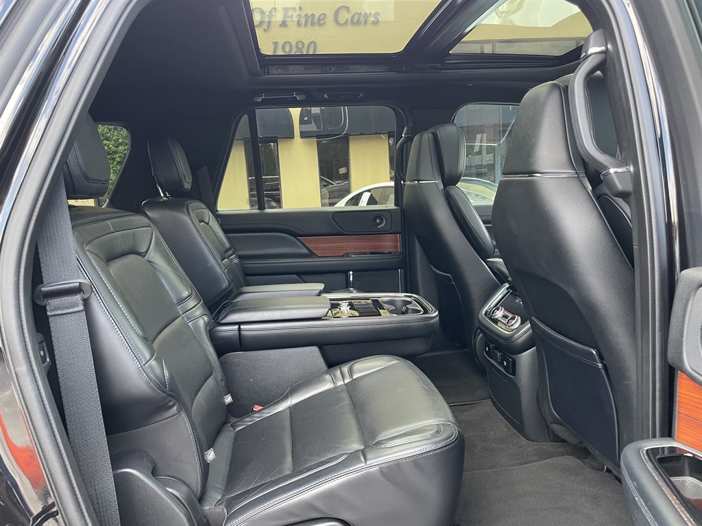 2019 Lincoln Navigator - $39,999