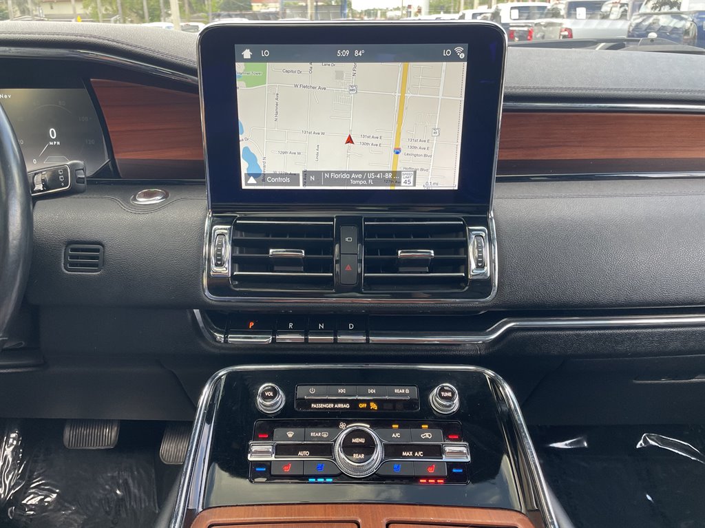 2019 Lincoln Navigator - $39,999