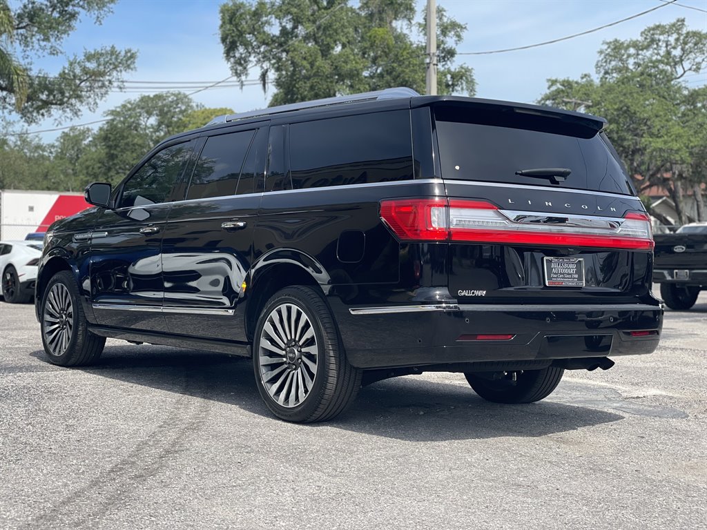 2019 Lincoln Navigator - $39,999