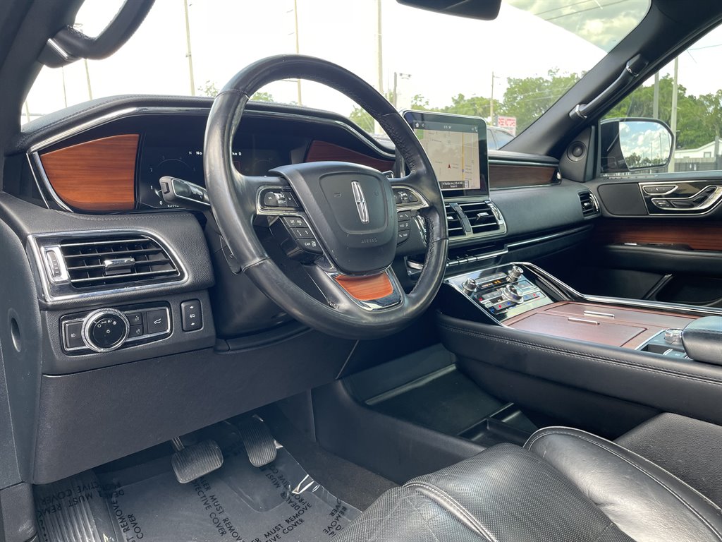2019 Lincoln Navigator - $39,999