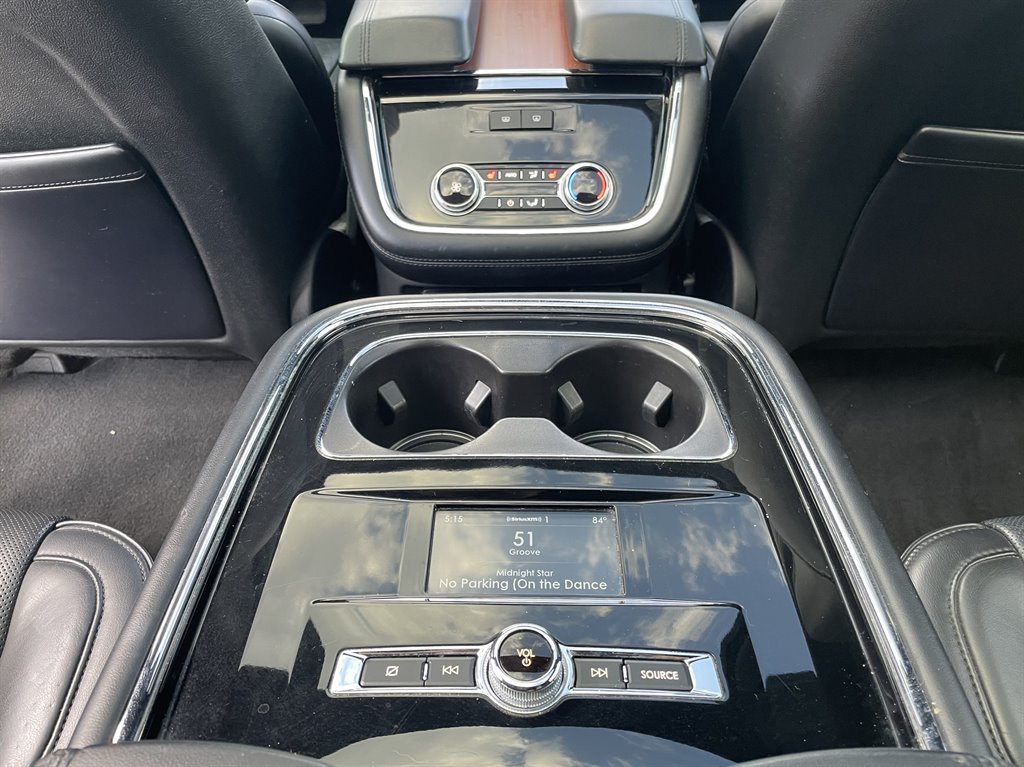2019 Lincoln Navigator - $39,999