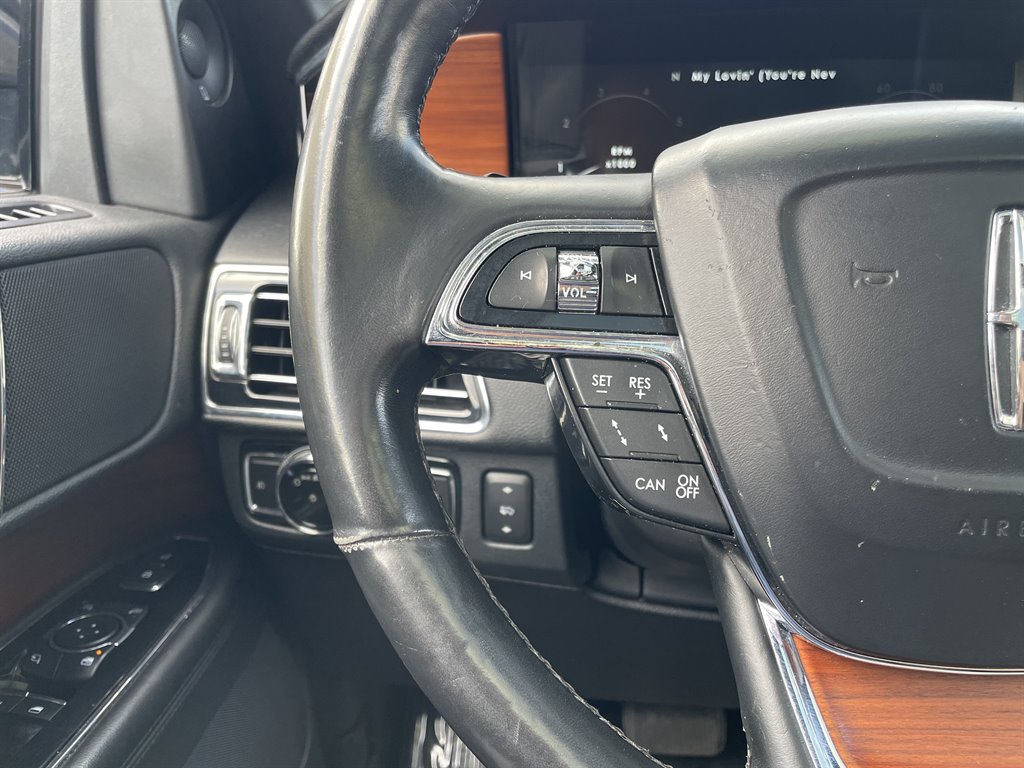 2019 Lincoln Navigator - $39,999