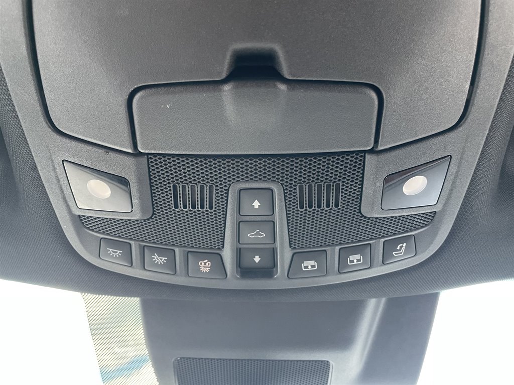 2019 Lincoln Navigator - $39,999