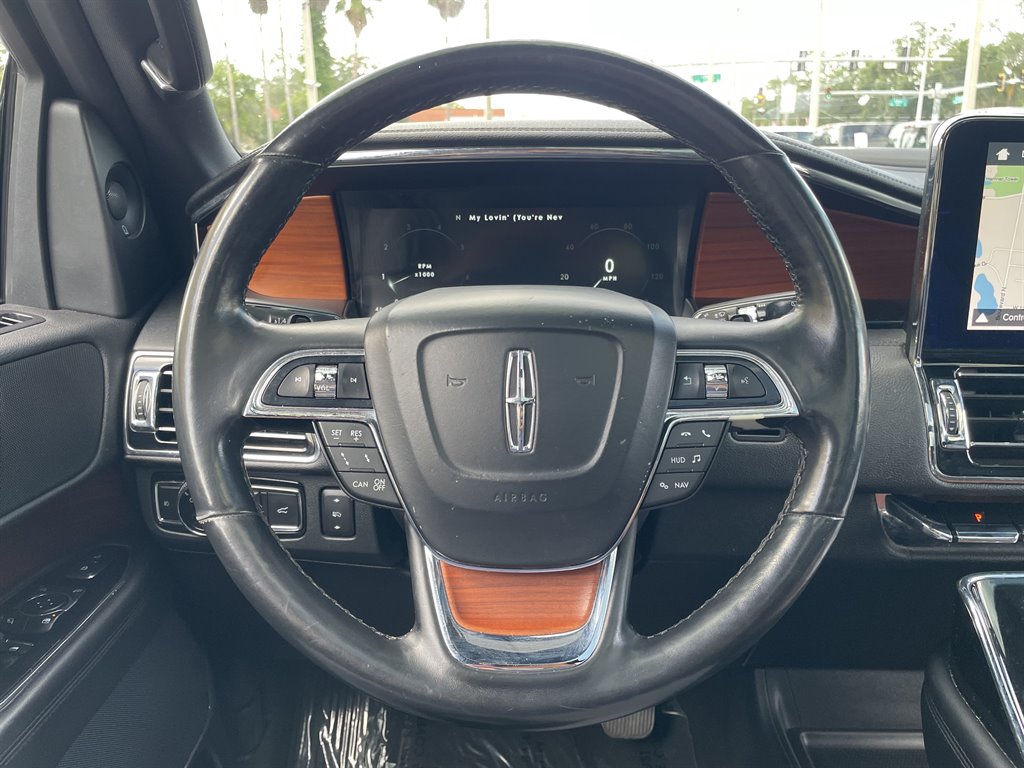 2019 Lincoln Navigator - $39,999