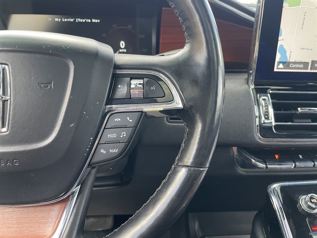 2019 Lincoln Navigator - $39,999