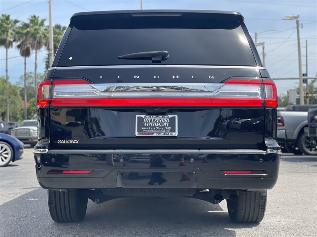 2019 Lincoln Navigator - $39,999