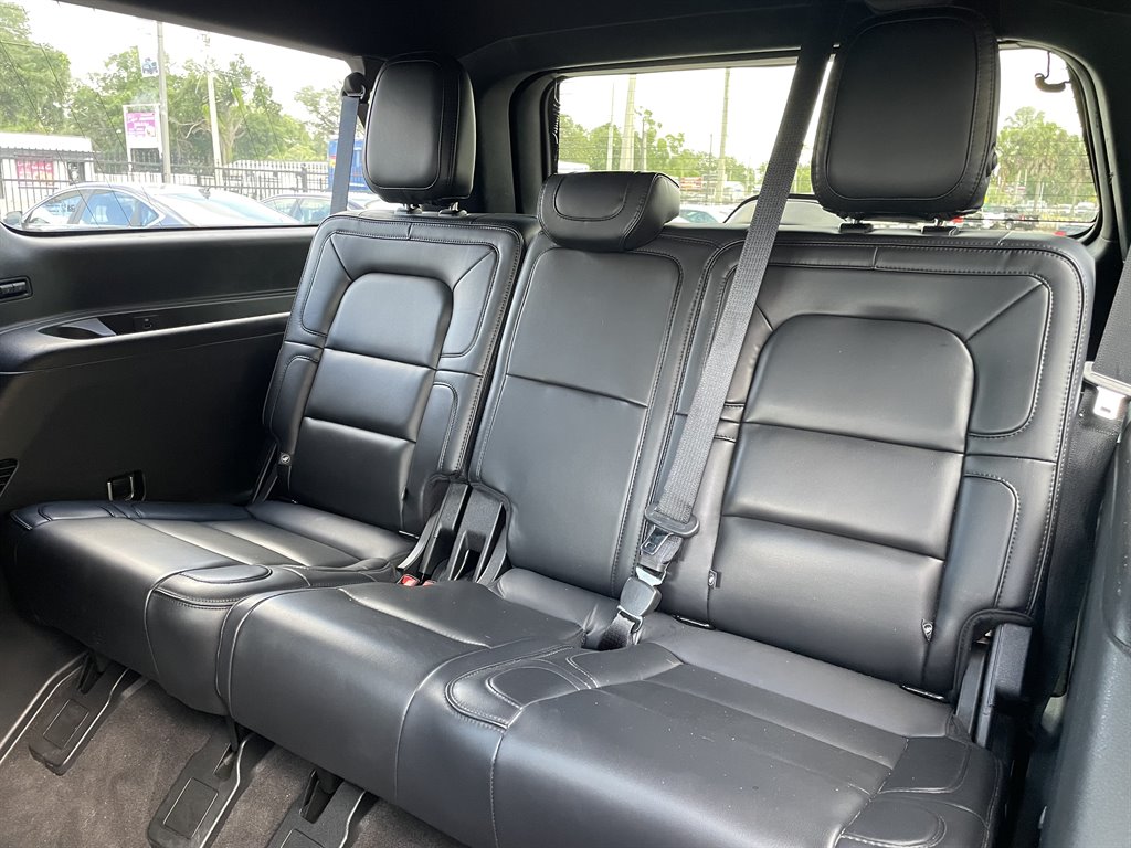 2019 Lincoln Navigator - $39,999