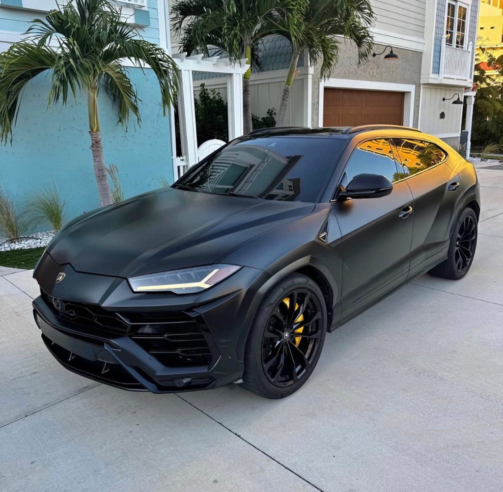 2019 Lamborghini Urus - $164,000