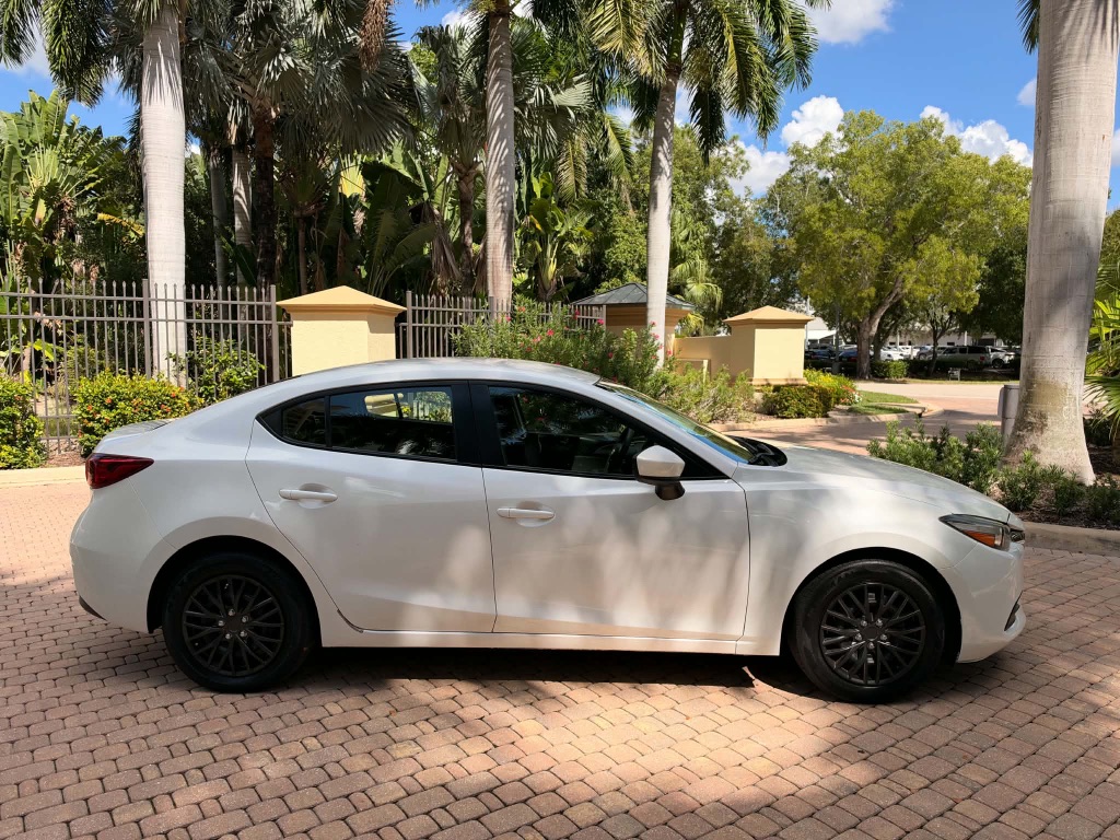 2018 MAZDA MAZDA3 - $12,900