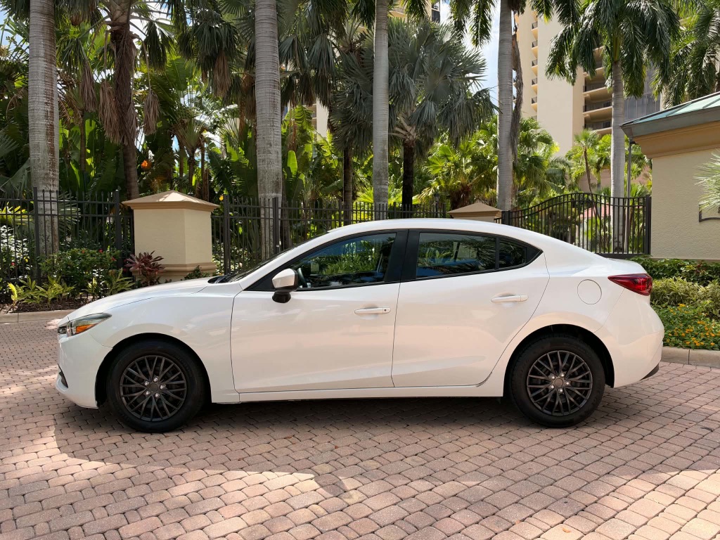 2018 MAZDA MAZDA3 - $12,900