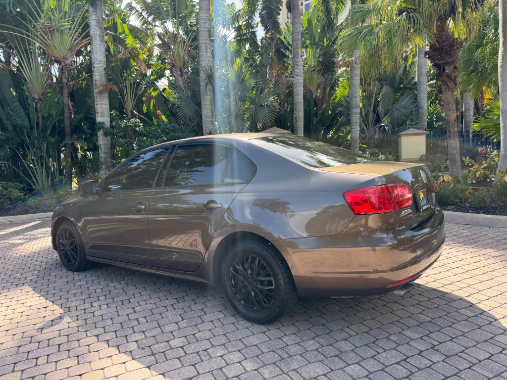 2012 Volkswagen Jetta - $6,495