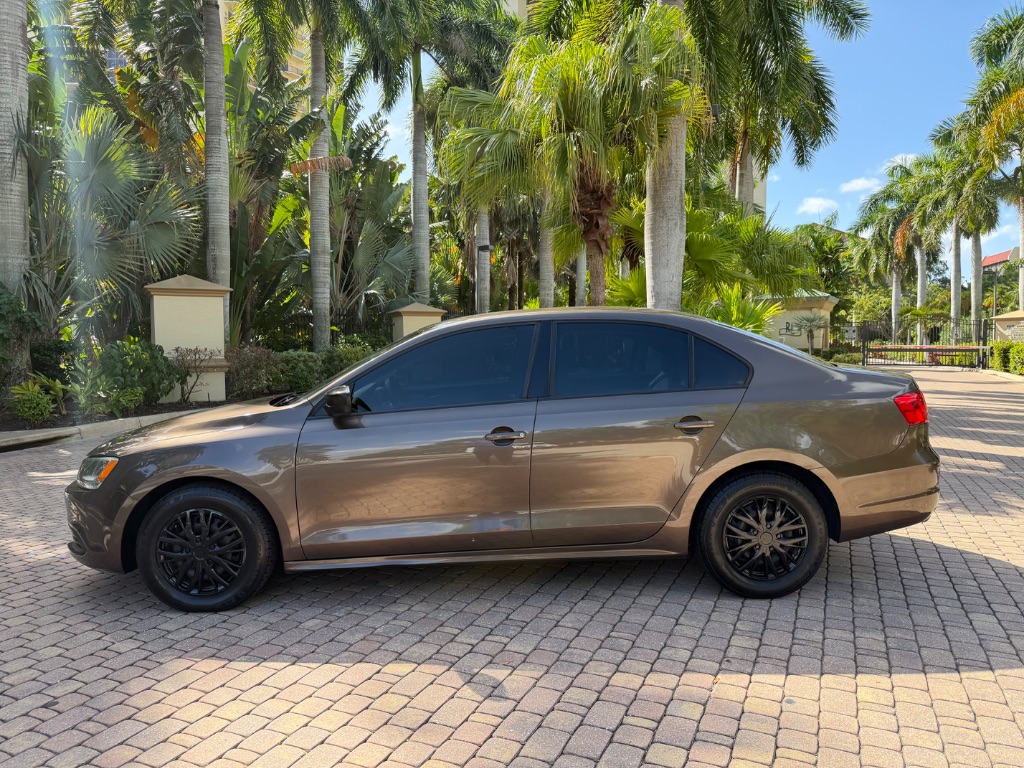 2012 Volkswagen Jetta - $6,495