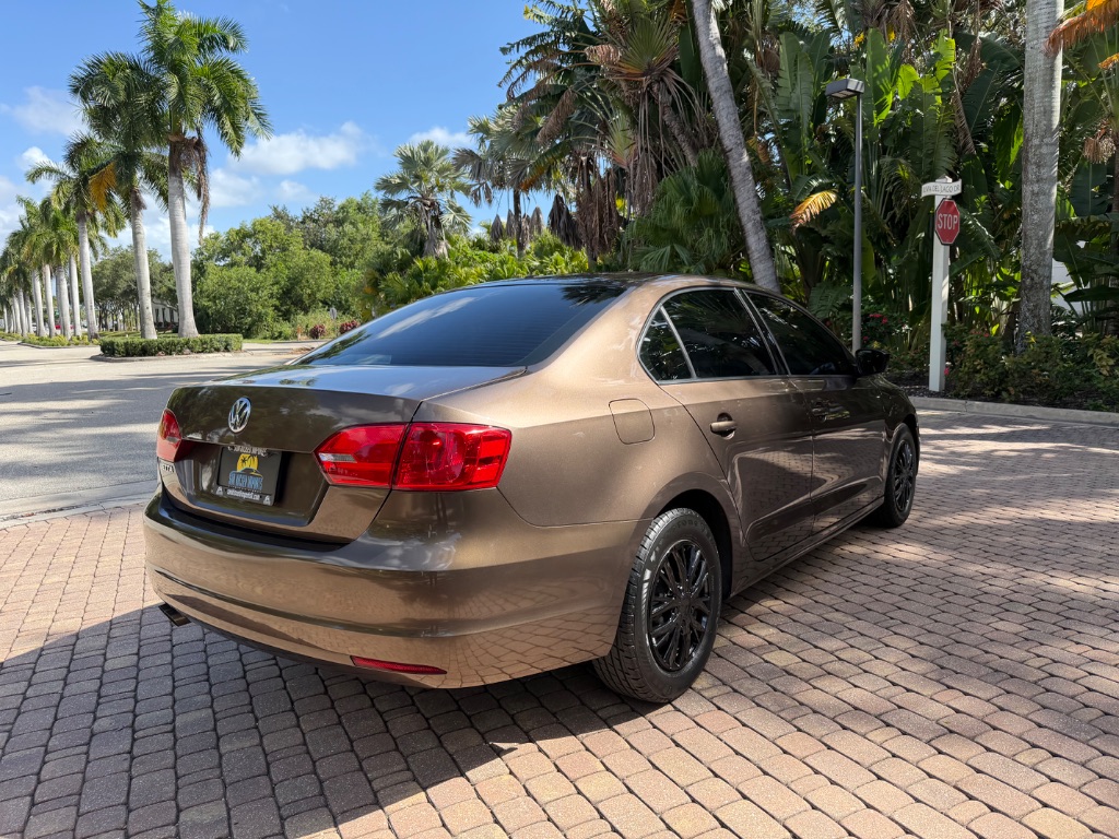 2012 Volkswagen Jetta - $6,495