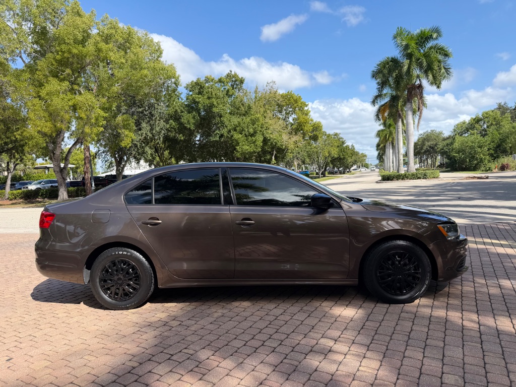 2012 Volkswagen Jetta - $6,495
