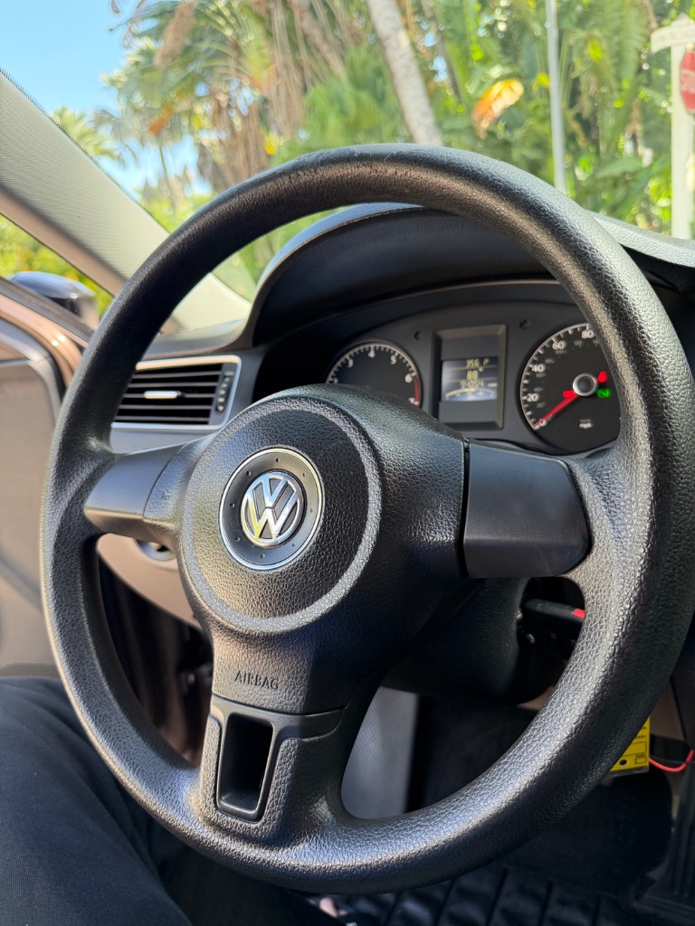 2012 Volkswagen Jetta - $6,495