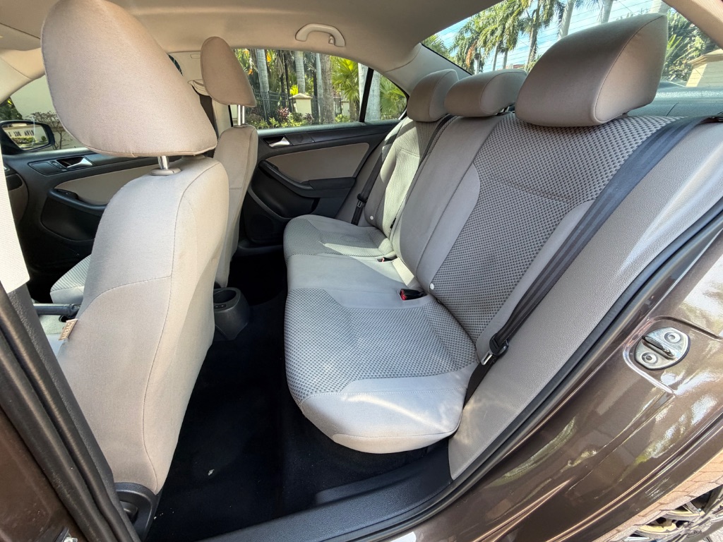 2012 Volkswagen Jetta - $6,495
