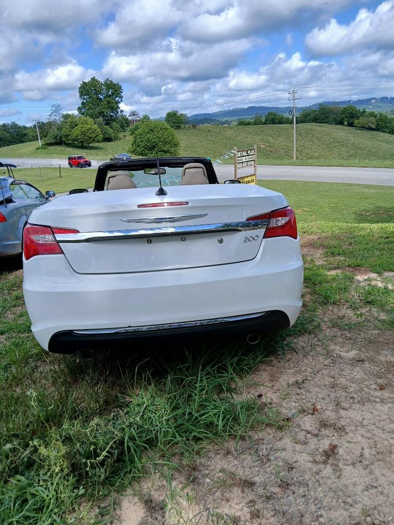 2013 Chrysler 200 - $6,175