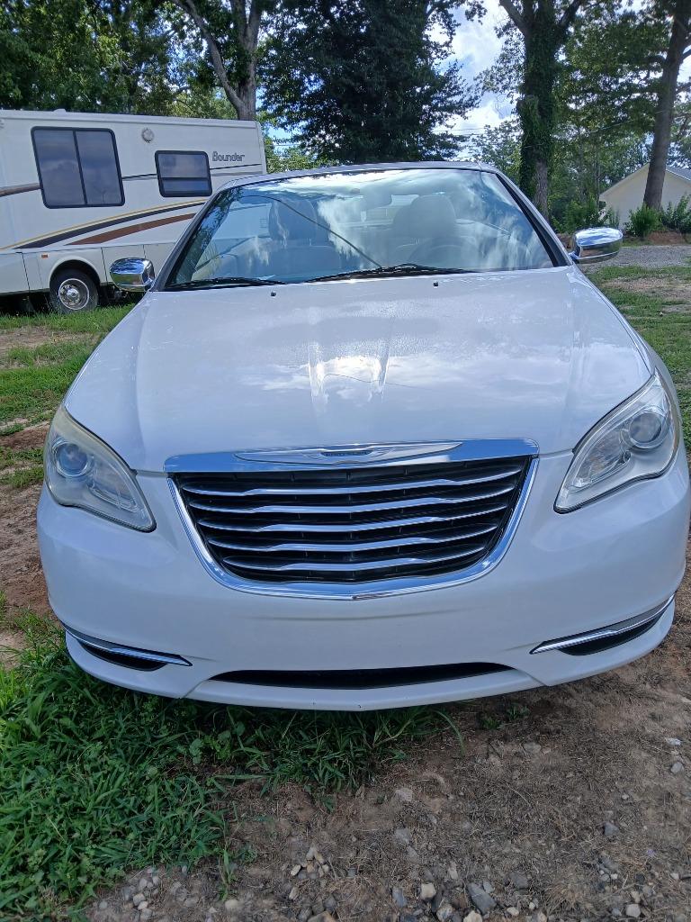 2013 Chrysler 200 - $6,175