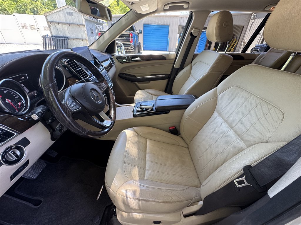 2018 Mercedes-Benz GLS - $18,900