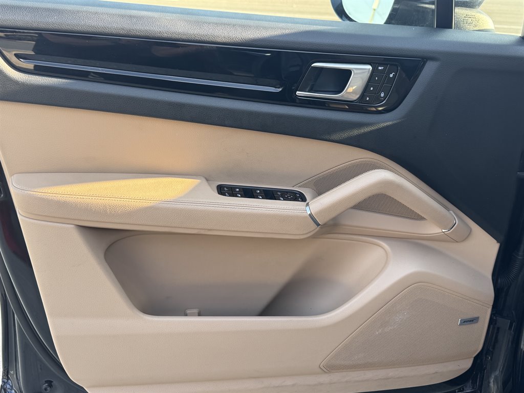 2019 Porsche Cayenne - $27,900