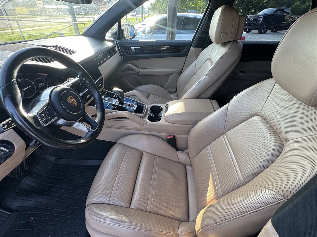 2019 Porsche Cayenne - $27,900