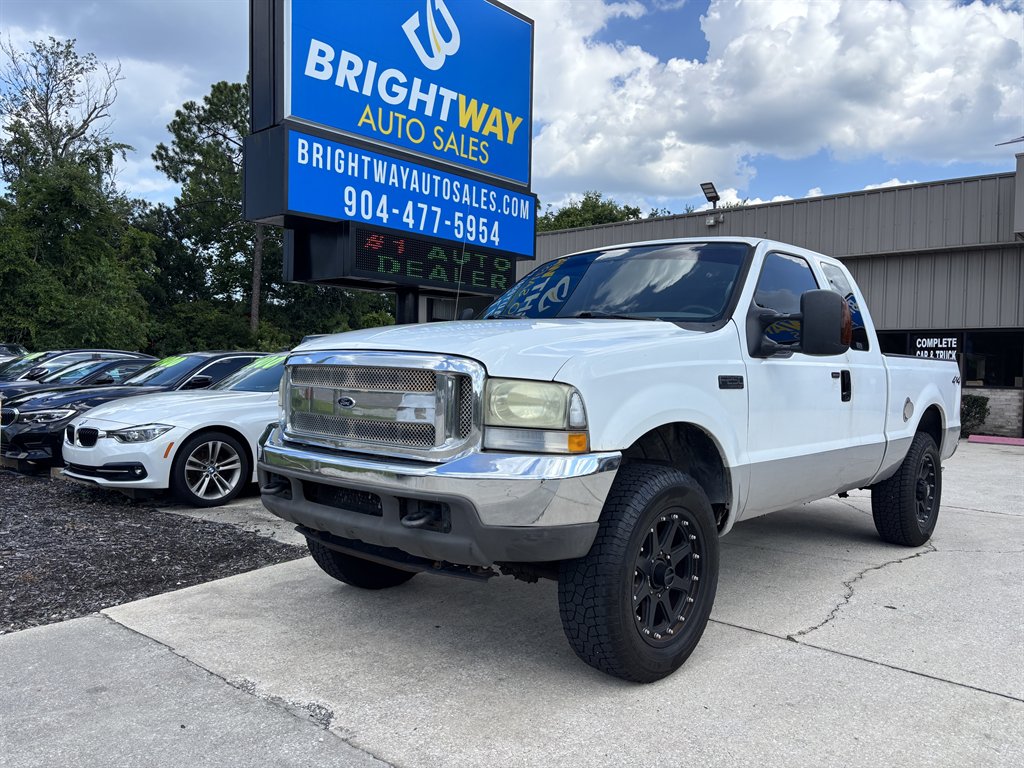 White 2004 Ford F-250 Super Duty Pickup Truck Four-Wheel Drive Automatic