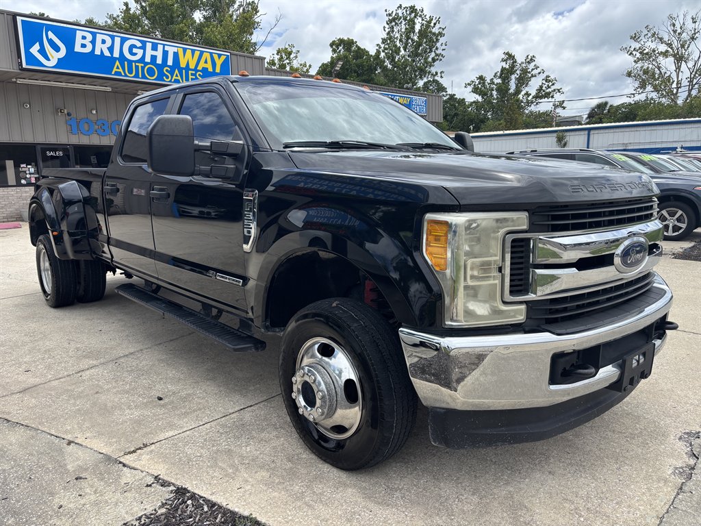 2017 Ford F350 - $32,900