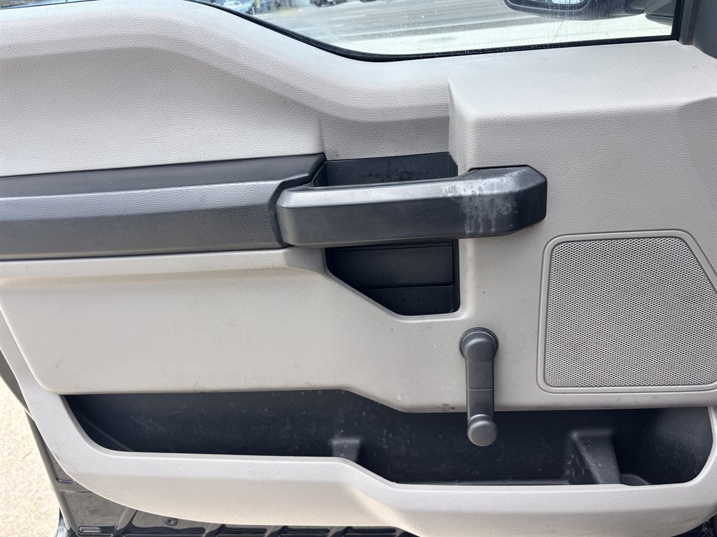 2017 Ford F350 - $32,900