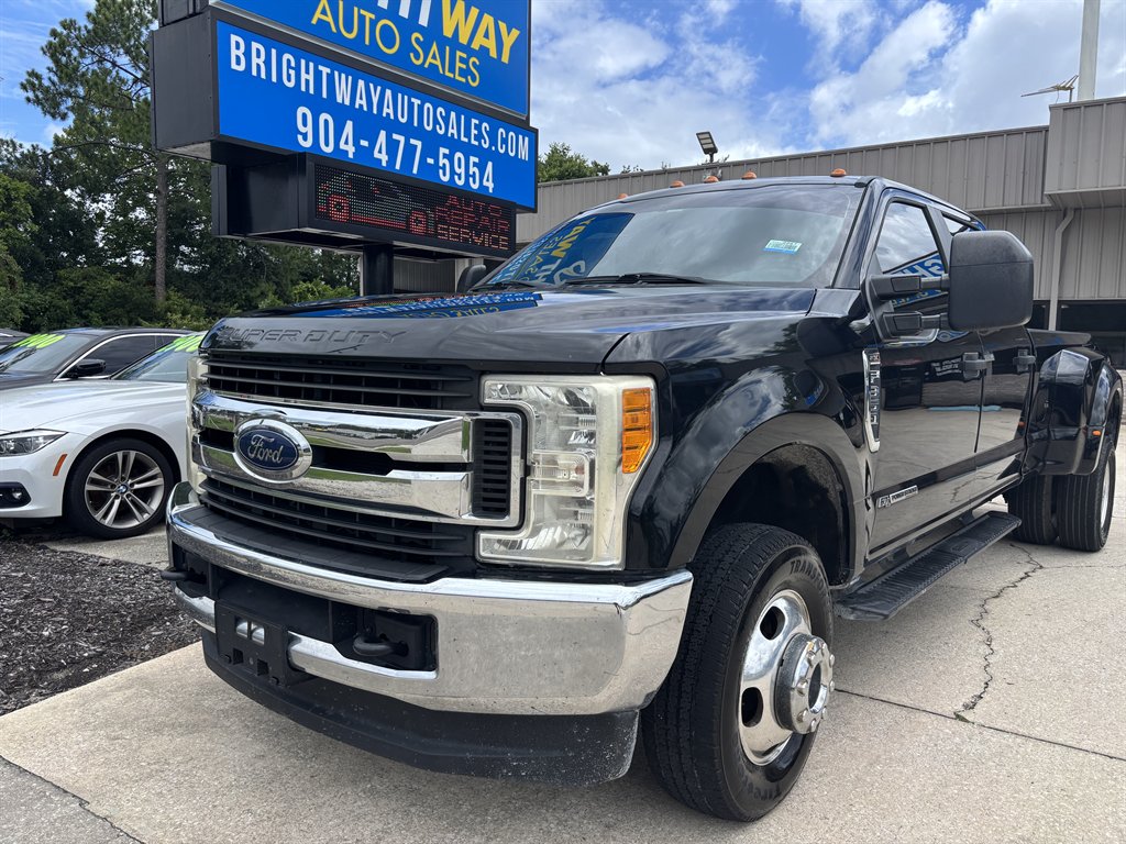 2017 Ford F350 - $32,900