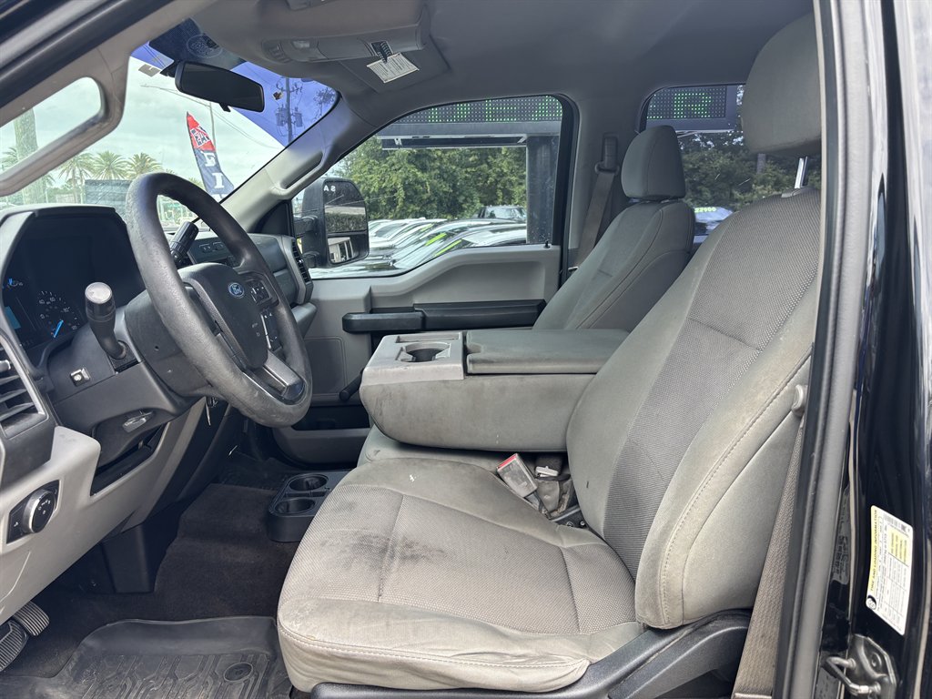 2017 Ford F350 - $32,900