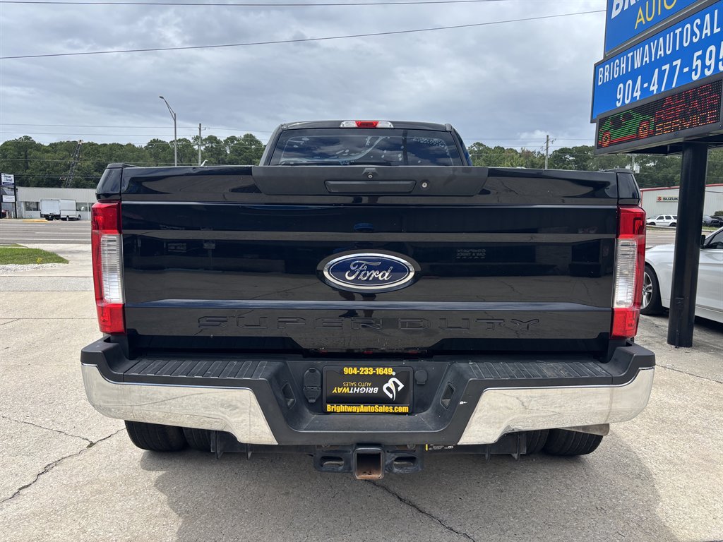 2017 Ford F350 - $32,900