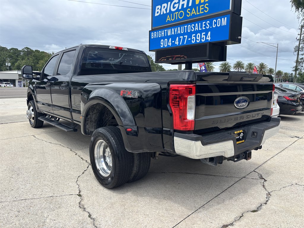 2017 Ford F350 - $32,900