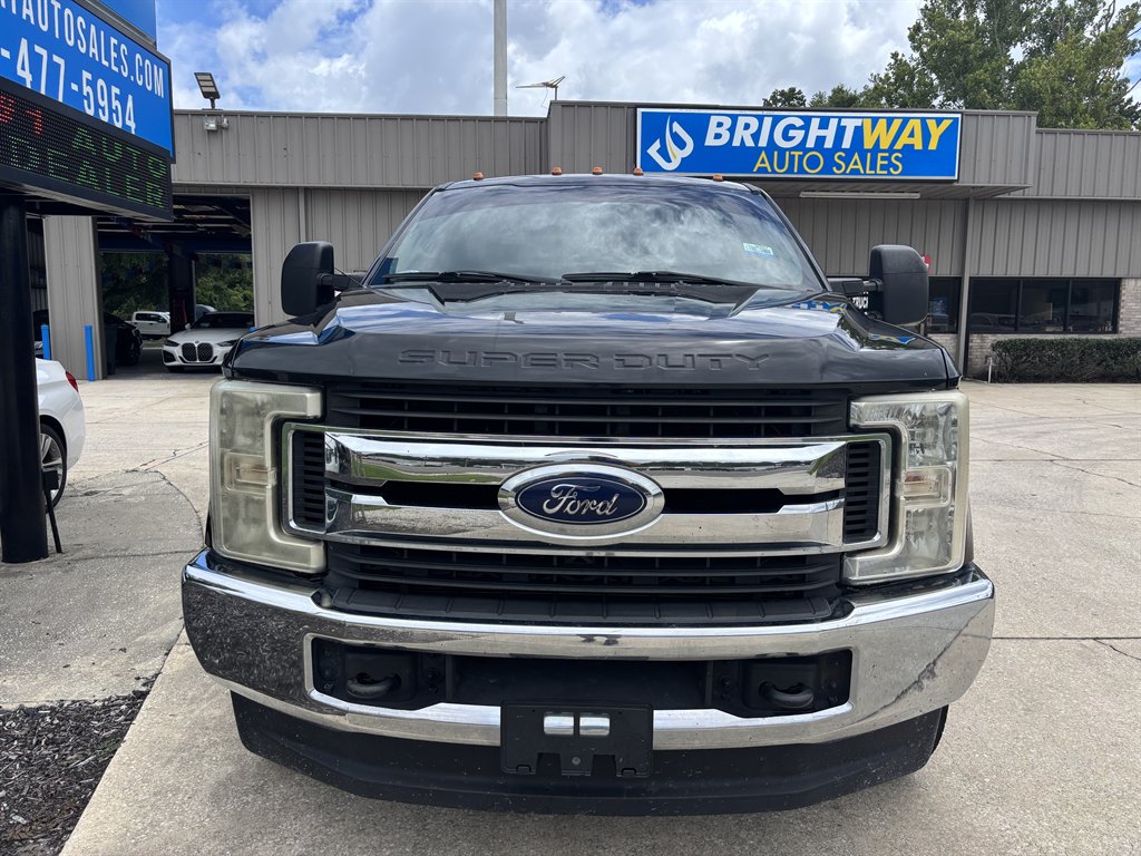2017 Ford F350 - $32,900