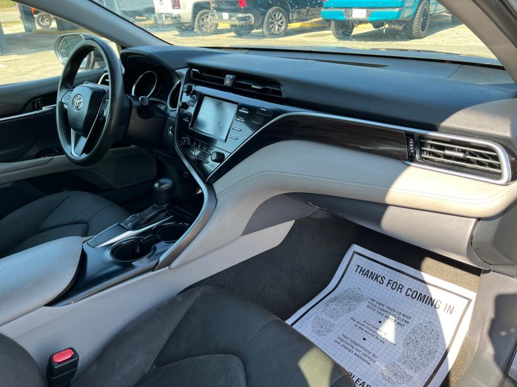 2018 Toyota Camry LE photo