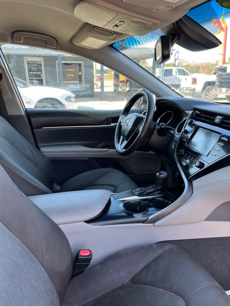 2018 Toyota Camry LE photo