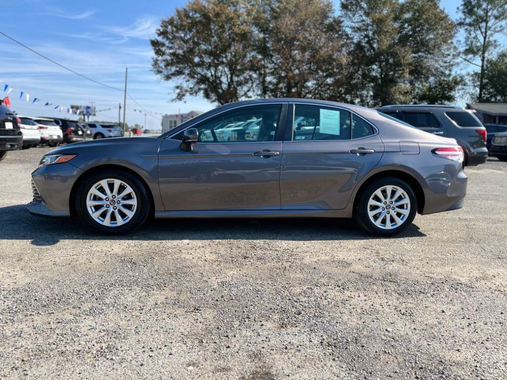 2018 Toyota Camry LE photo