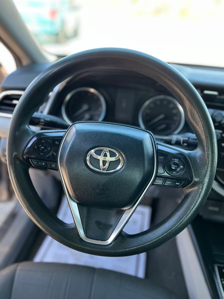 2018 Toyota Camry LE photo