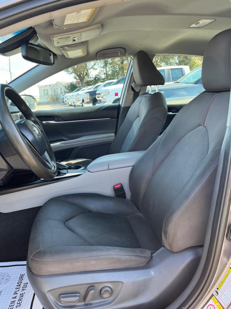 2018 Toyota Camry LE photo
