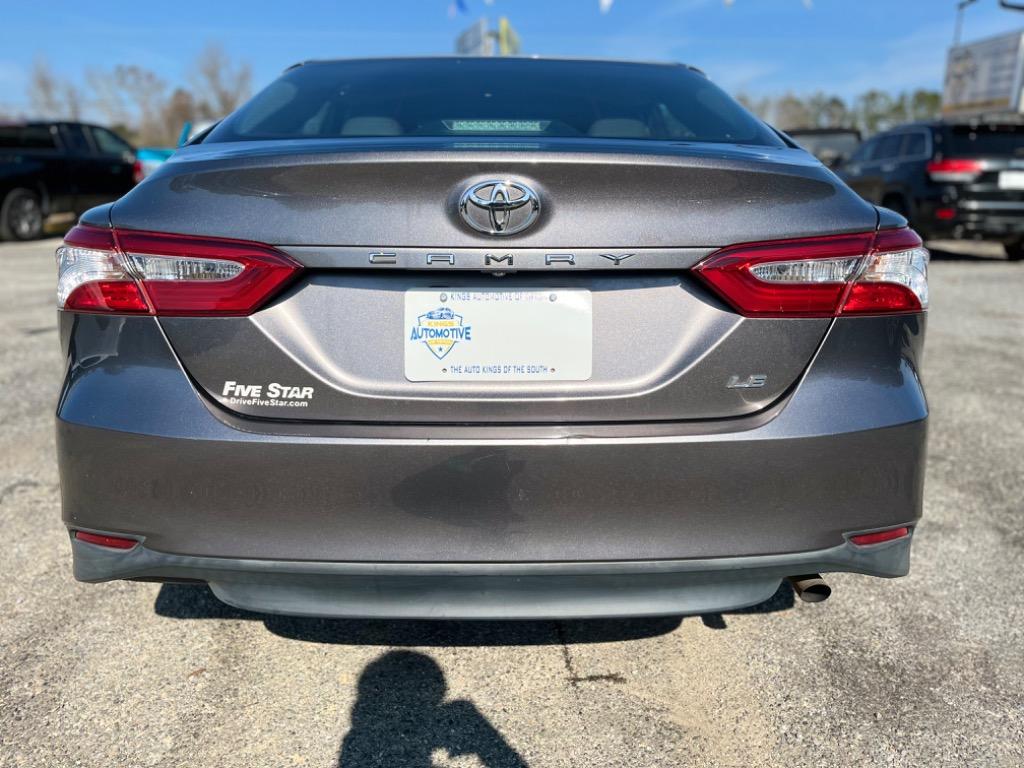 2018 Toyota Camry LE photo