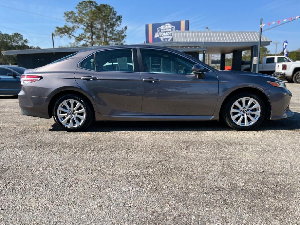 2018 Toyota Camry LE photo