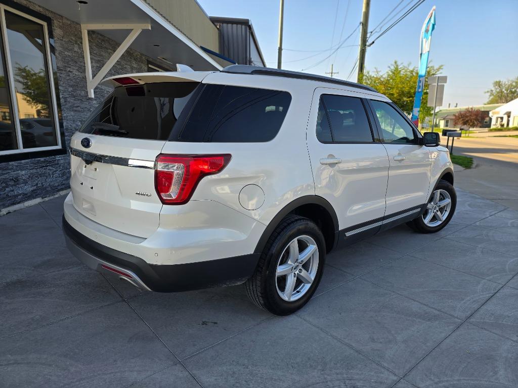 2017 Ford Explorer XLT photo