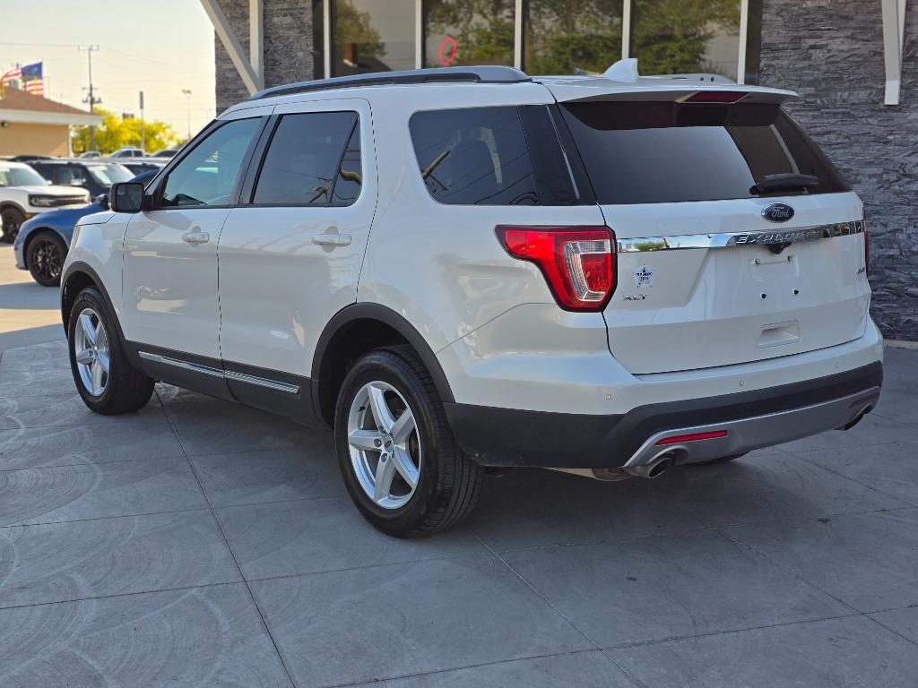 2017 Ford Explorer XLT photo