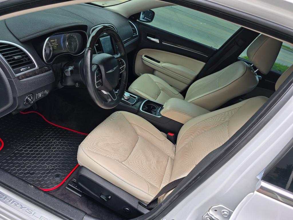 2018 Chrysler 300 Limited photo