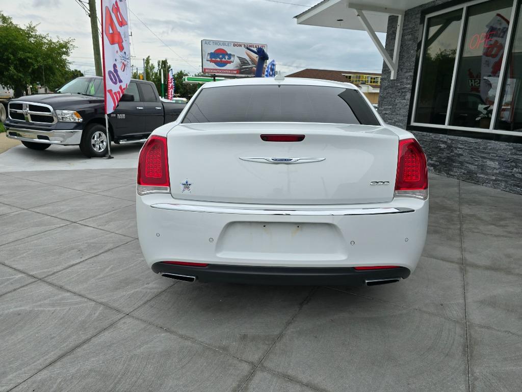 2018 Chrysler 300 Limited photo
