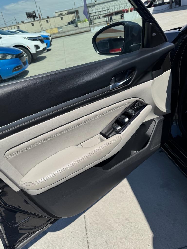 2022 Nissan Altima - $15,900