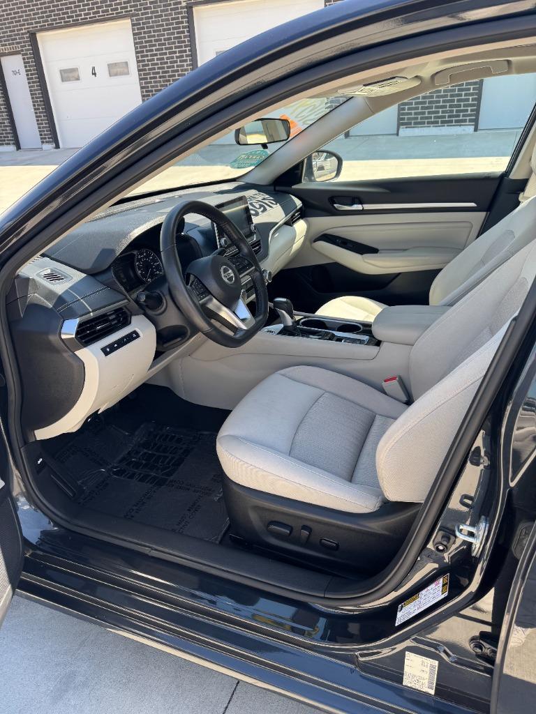 2022 Nissan Altima - $15,900