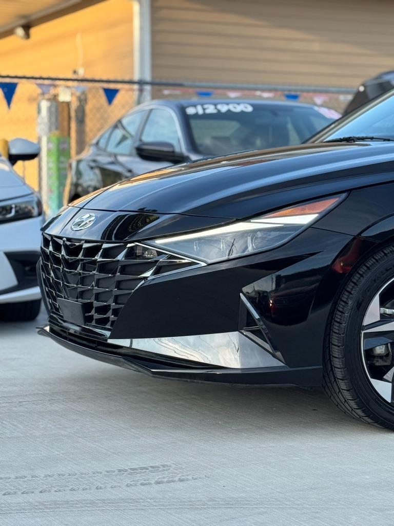 2021 Hyundai Elantra - $15,990