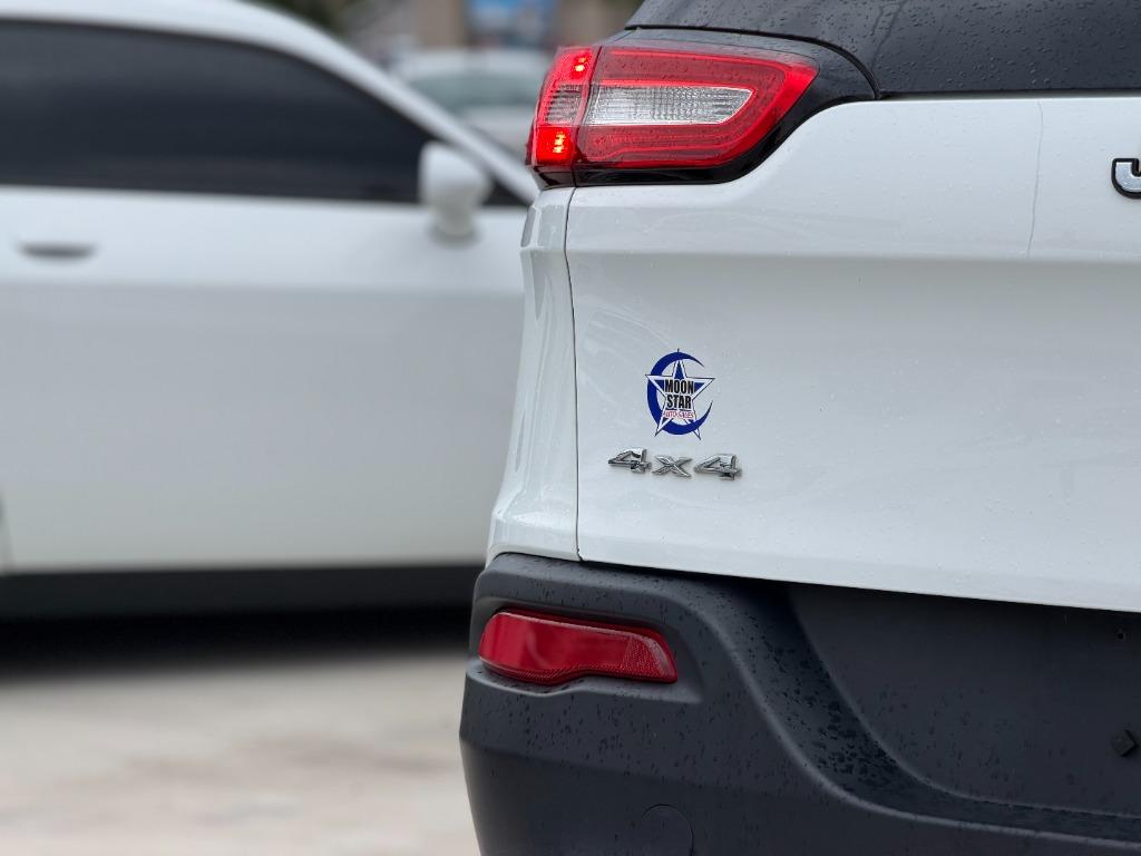 2018 Jeep Cherokee - $12,900