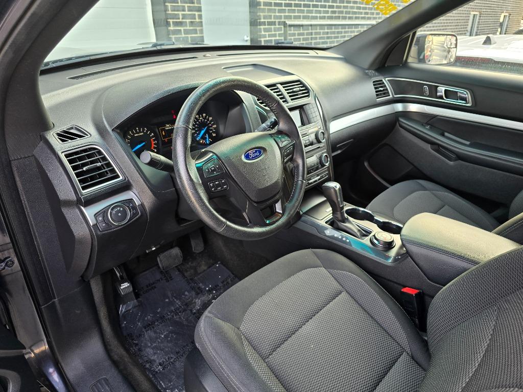 2017 Ford Explorer XLT photo